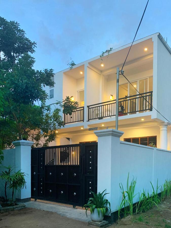 Golden Wave Hotell Ahangama Eksteriør bilde