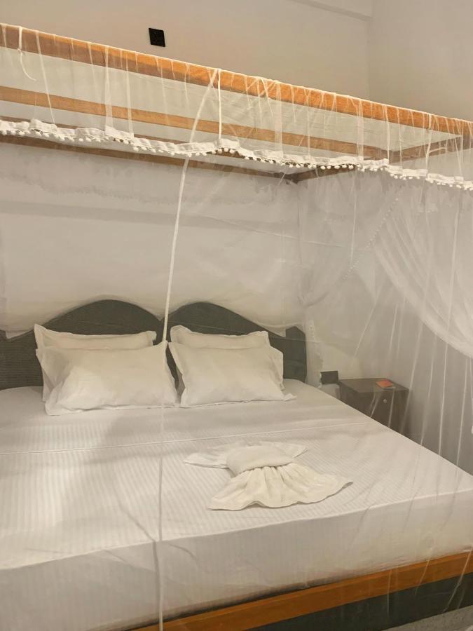 Golden Wave Hotell Ahangama Eksteriør bilde