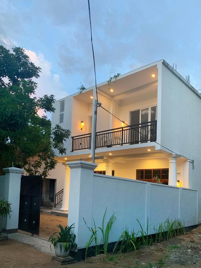 Golden Wave Hotell Ahangama Eksteriør bilde